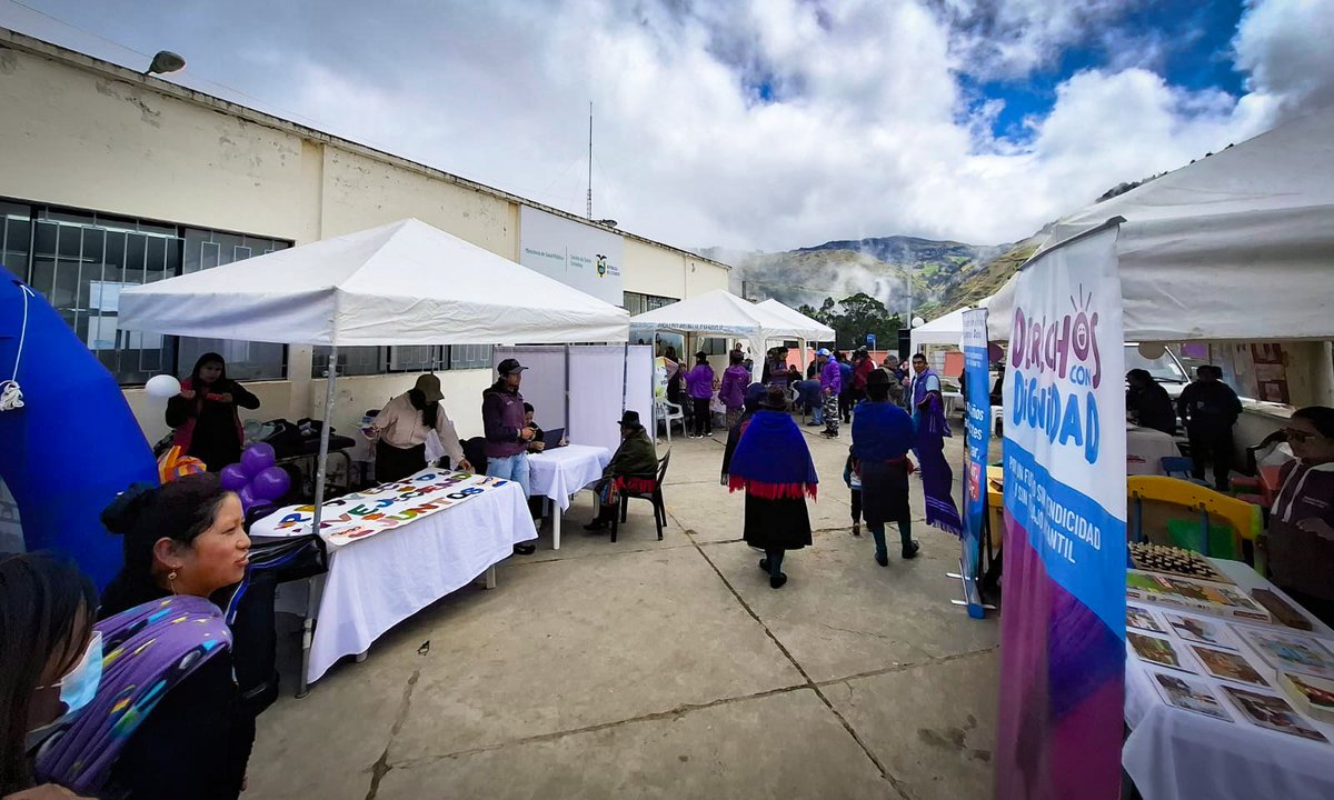DPS_LosRios's tweet photo. #Guaranda | En un esfuerzo coordinado y planificado entre el Distrito de Salud 02D01, el Hospital General Alfredo Noboa Montenegro y @DHumanoEc, se llevó a cabo con éxito una Gran Brigada Médica de Especialidades en la Parroquia de Simiatug. https://t.co/MZ6LYGlD2T