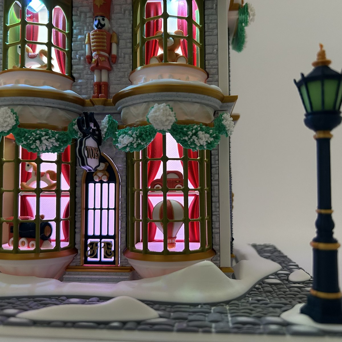 Christmas has come 1 day early :) The Santa’s Toy Shop is OUT NOW! And it 10% off :)

cults3d.com/@fulv