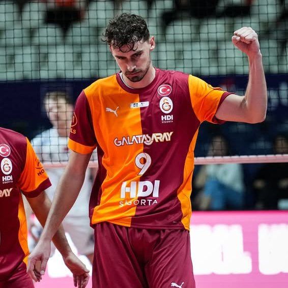 Temmzvolley's tweet image. 🇫🇷Jean Patry vs Fenerbahçe ( 5 set)

21 pts
%44  18/41
1 blok  2 ace
+16 WL

#EfelerLigi