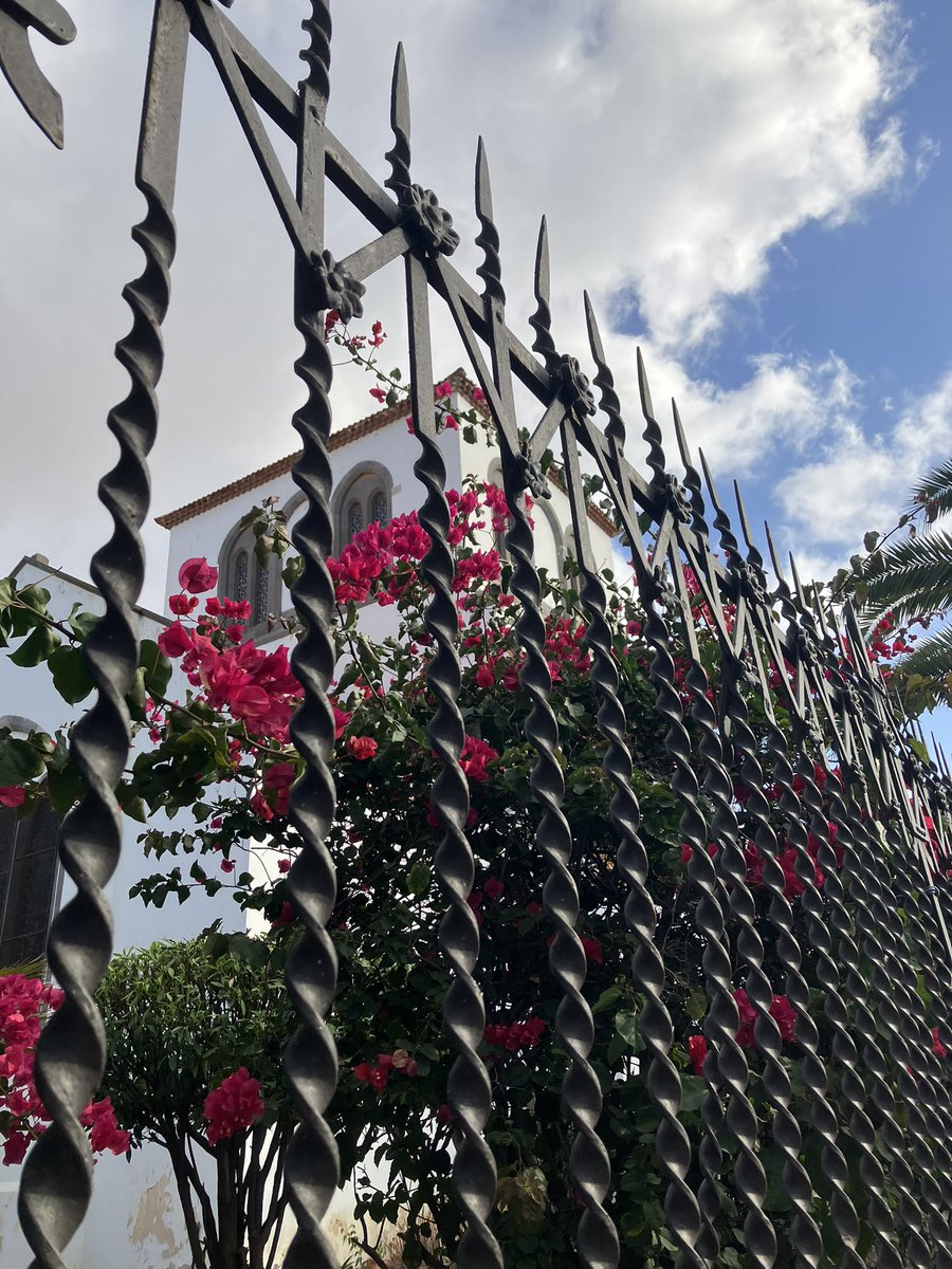 CanariasCultur's tweet image. ¿Conoces el simpático mercadillo navideño de la #CapillaAnglicana de #LasPalmasDeGranCanaria, #HolyTrinityChurch? ¡Llevan celebrándola más de 70 años! Sería un buen pretexto para visitar un edificio #BIC (#BienDeInterésCultural) que tiene la categoría de Monumento Arquitectónico.