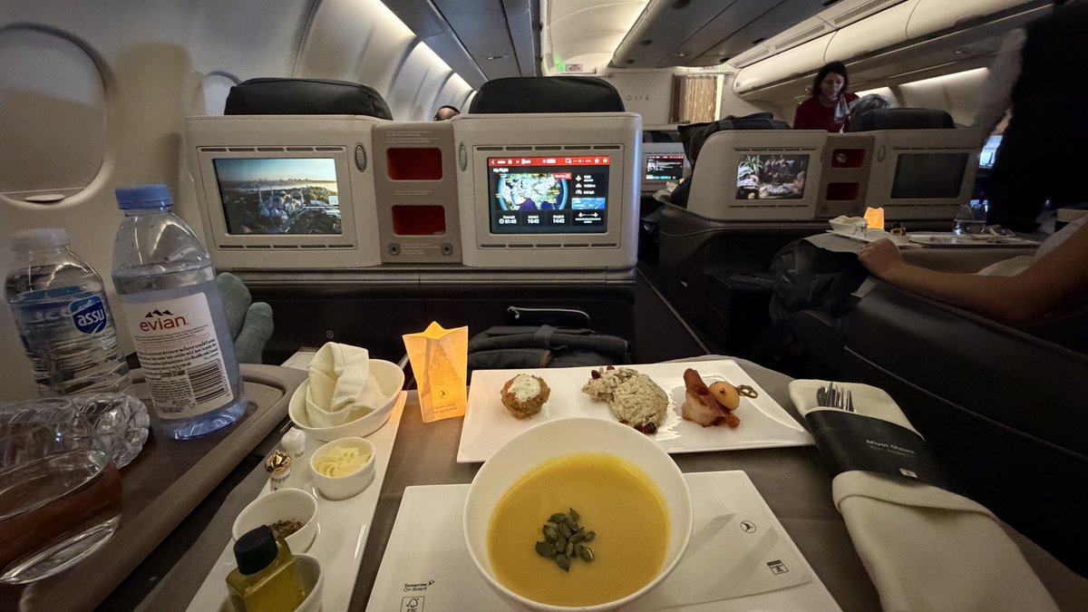 satofishi's tweet image. 136th/137th flight of 2025: Turkish Airlines TK59/TK1371 from Bangkok Suvarnabhumi via İstanbul to Malta Luqa.

This is the 1100th/1101st flight of all time. It is also my 118th departure from the Kingdom of Thailand and 37th arrival to the Republic of Malta. 🇹🇭✈️🇹🇷✈️🇲🇹