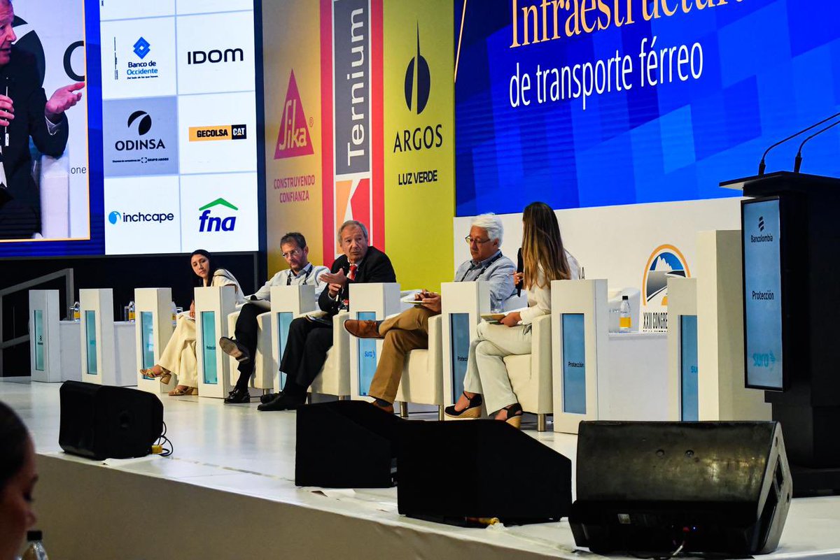 ANI_Colombia's tweet photo. #22CongresoInfra👷🏻‍♂️ | La Vicepresidenta de Estructuración @gjrinconr, participó en el panel Infraestructura de Transporte Férreo en Colombia, donde destacó los seis proyectos férreos priorizados que se encuentran en estructuración✅. https://t.co/SUfaSjjY3s
