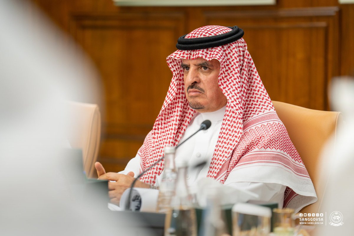 معالي نائب وزير الحرس الوطني الدكتور ناصر بن عبدالعزيز الداود يجتمع مع معالي محافظ الهيئة الوطنية للأمن السيبراني المهندس ماجد المزيد؛ لمتابعة التقدم في برنامج تعزيز الأمن السيبراني المشترك بين الجانبين، كما دشن معاليه منصة الحوكمة والمخاطر والالتزام.
#وزارة_الحرس_الوطني