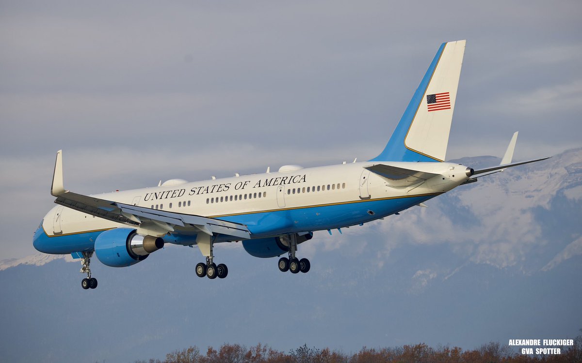 United States - Air Force 🇺🇸 
99-0004
Boeing C-32 
GVA 23-11-2025 🇨🇭
<a href="/GeneveAeroport/">Genève Aéroport</a> <a href="/usairforce/">U.S. Air Force</a>