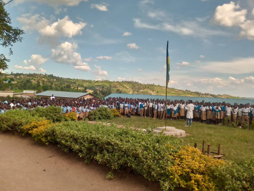 Mu bigo by’amashuri yisumbuye byo mu Karere ka Nyanza hatanzwe ubutumwa bwo kurwanya ihohotera rishingiye ku gitsina n’icuruzwa ry’abantu, mu rwego rw’iminsi 16  y’ubukangurambaga. Abanyeshuri bibukijwe uburenganzira bwabo n’uruhare rwabo mu kurirwanya. #16DaysOfActivism