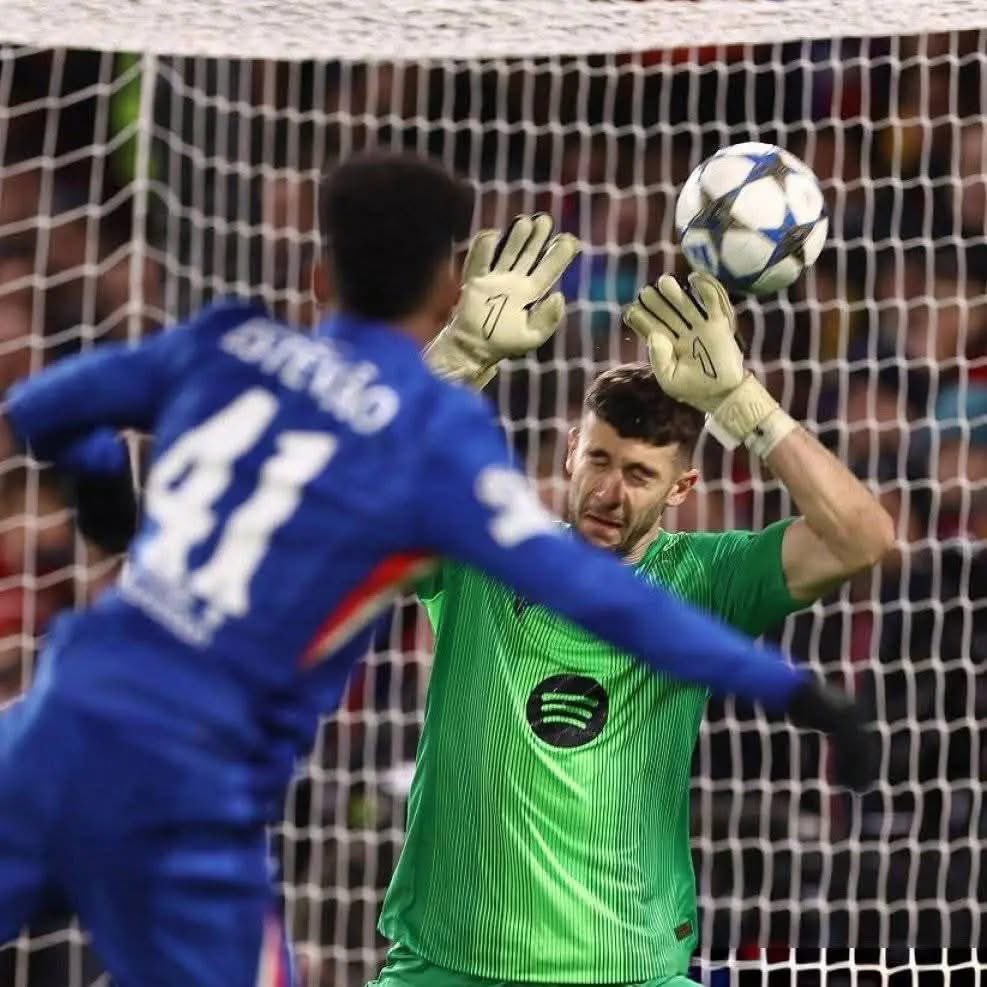 TouchlineX's tweet image. 🚨 .@brunoalemany: "In 4 years, Chelsea have spent €1.715 billion in 7 transfer windows. In that same period, Barça has spent €280m."