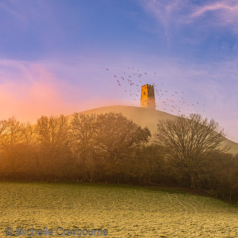 Starlings flying over the Tor this morning. Shame I only got blurry ones 😂