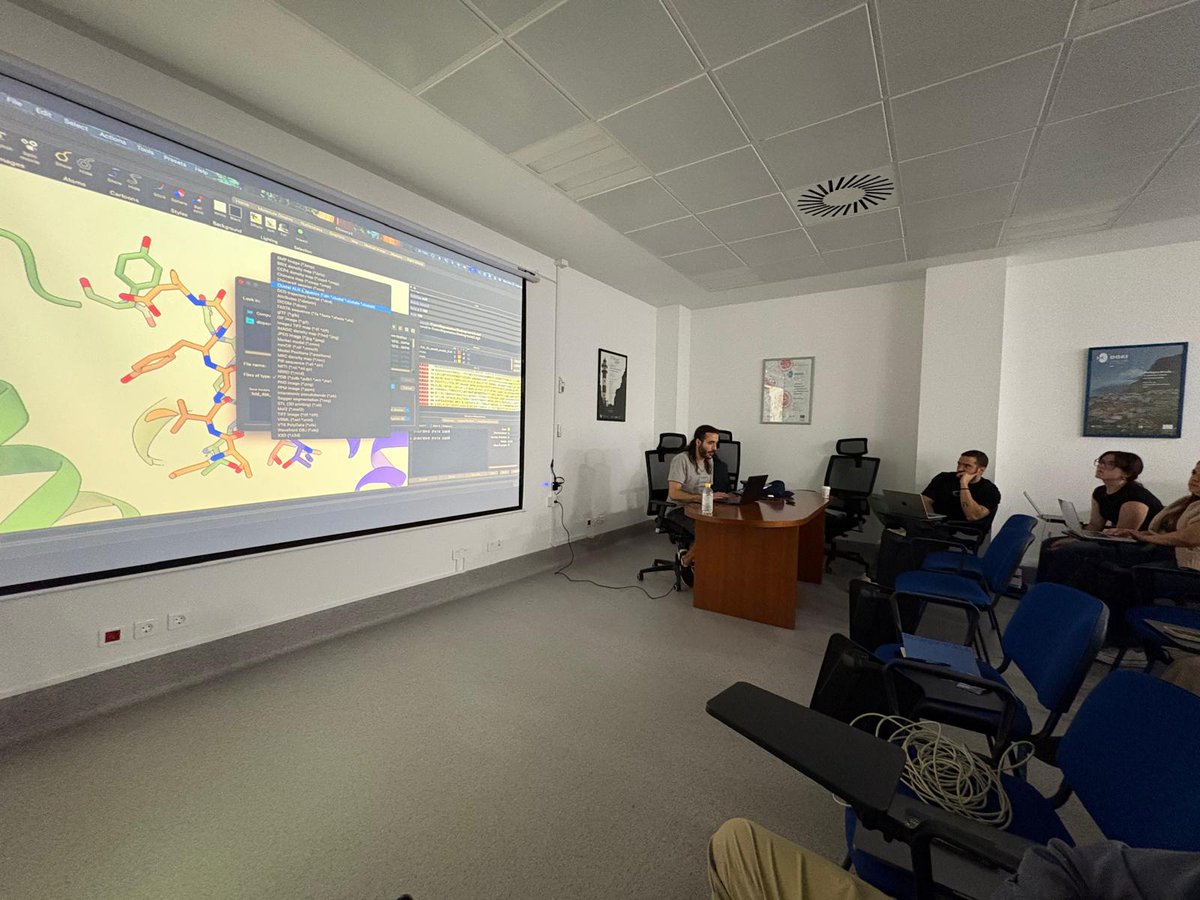 ITB_ULL's tweet image. Posteriormente, el lunes 24 organizó el Workshop &quot;Modelado, Análisis, y Diseño de Estructura de Proteínas con IA&quot;, donde reunió y formó a más de 35 investigador@s en las herramientas #ChimeraX y #AlphaFold, reconocida con el Premio Nobel de Química en 2024