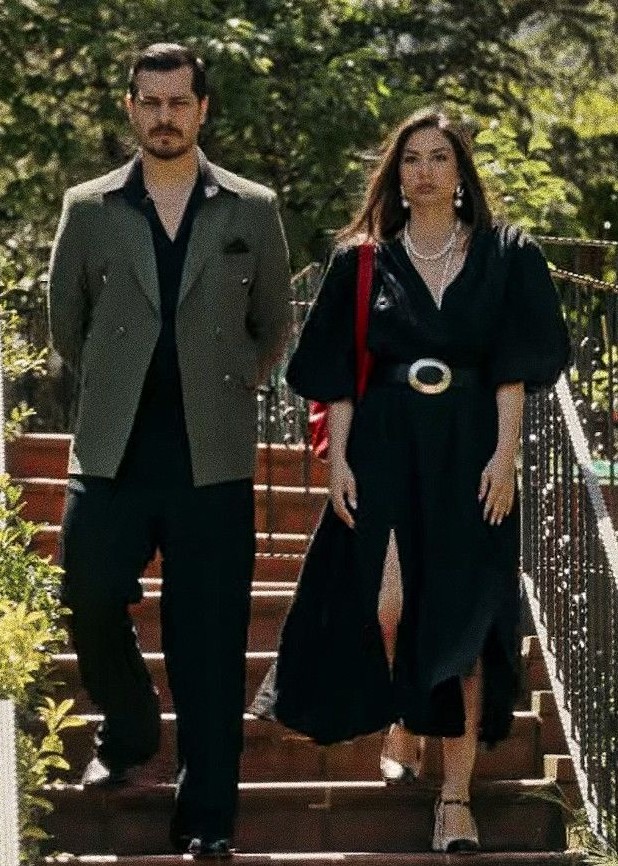 Bugün günlerden...
EŞREF   ♥️  RÜYA....