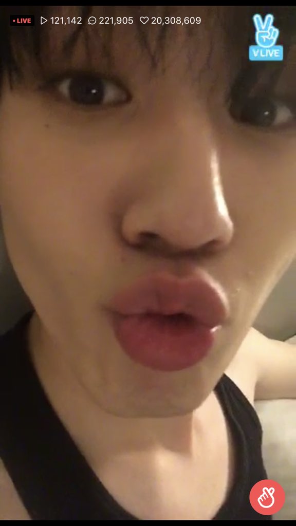 aghababe's tweet photo. "i didn't put anything on my lips" https://t.co/ikxVea6B8a