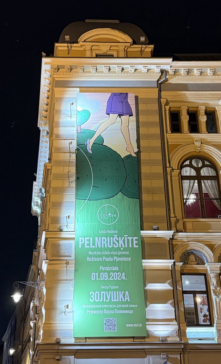 Cik ilgi karāsies Zoluška ⁦<a href="/chehova_teatris/">Čehova teātris</a>⁩? Nu jau otrie Ziemassvētki drīz klāt ar Zolušku un kirilicu pašā Rīgas sirdī. ⁦<a href="/liana_langa/">Liāna Langa 🇱🇻 🇺🇦 🇮🇱</a>⁩ ⁦<a href="/EdvardsRatnieks/">Edvards Ratnieks</a>⁩ vai ir iespēja noņemt, ja teātris pats neprotas?Izskatās,ka speciāli neņem nost.