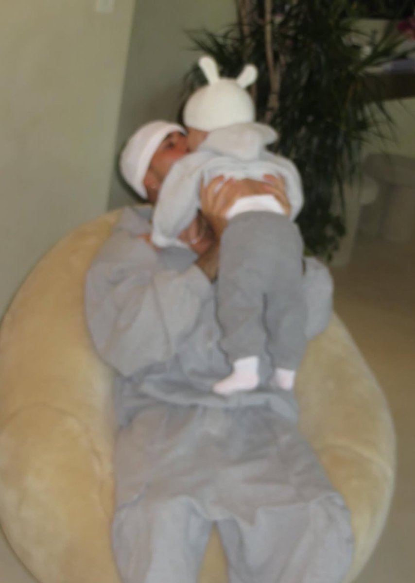 nxpressxre_'s tweet image. HAILEY NO MINTIÓ CUANDO DIJO QUE JUSTIN LO VESTÍA COMO EL 😂😂😂