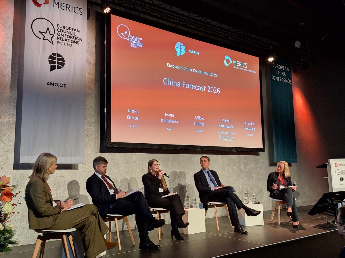 chinaobservers's tweet image. Big day at CHOICE and @AMO_cz! We are co-organizing the European China Conference in Berlin with our partners @merics_eu &amp;amp;  @ecfr.

@ivana_karaskova opened the discussion with colleagues on what developments to expect in China in the near future. More  panels still going now!✍️
