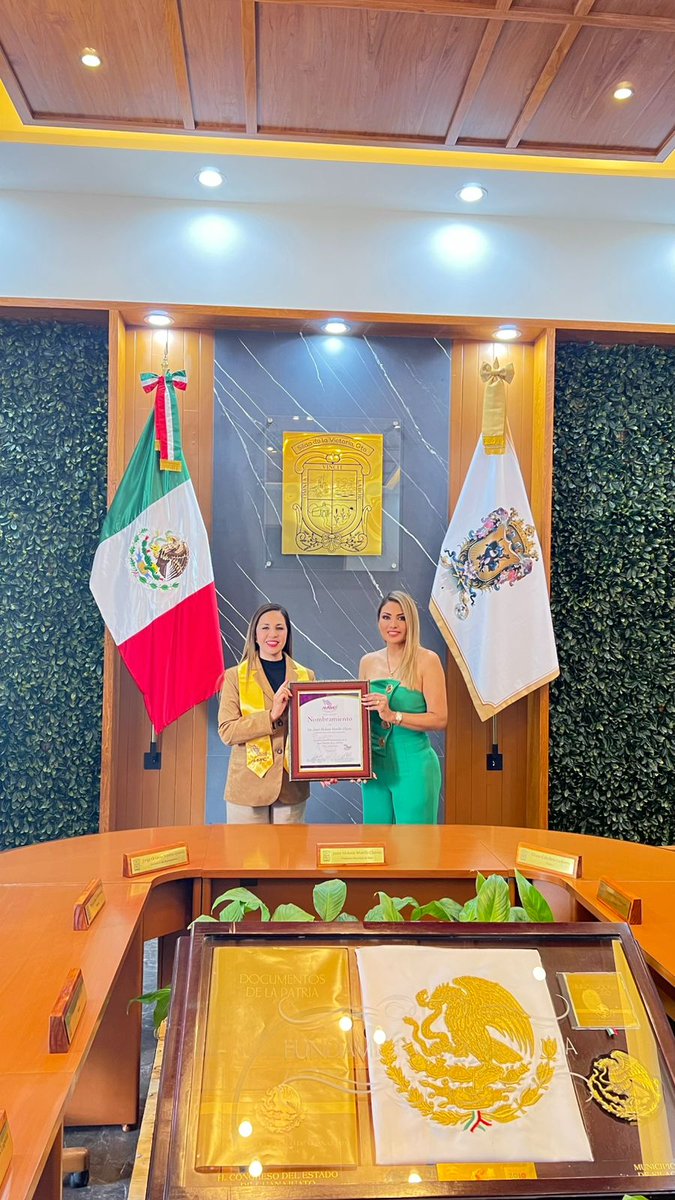 ALMA_L_Mundial's tweet image. La Mtra. @NalleGugi Pdta. de AMMAC y de ALMA hizo entrega del Premio Internacional Alma 2025 a la Mtra. Melanie Murillo Chávez Presidenta Municipal de  @GobiernoDeSilao , por ser ejemplo en el manejo de residuos sólidos y avance en la mejora del servicio de limpia.