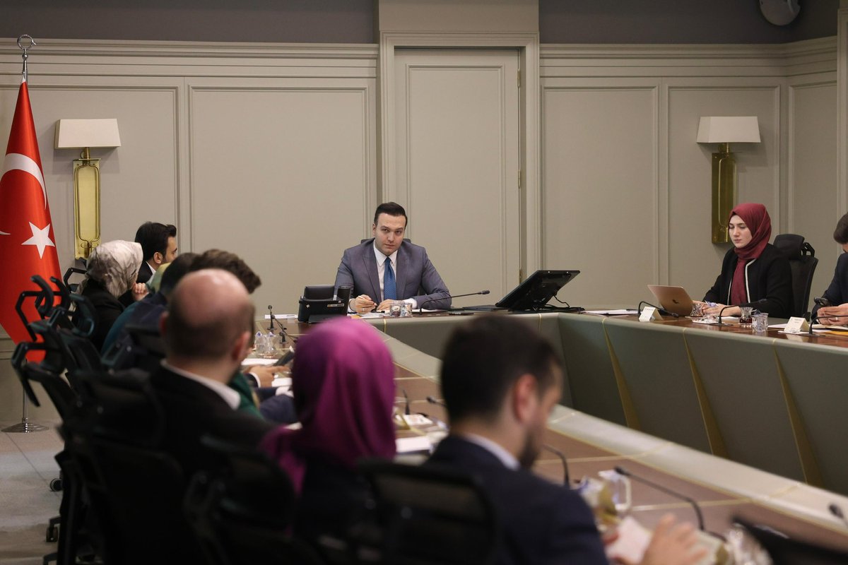 📍AK Parti Genel Merkezi

Genel Merkez Gençlik Kolları olarak Merkez Yürütme Kurulu (MYK) toplantımızı gerçekleştirdik.