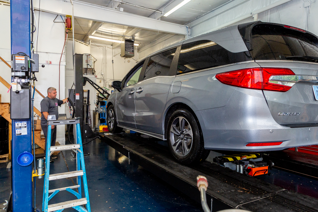 DandJsAuto's tweet photo. Is your car pulling to one side? Time for a precision alignment at D &amp; J’s! 🚗👌 #DriveStraight

💻https://t.co/0DGeqY9kIQ
📍 375 N Ridgeview Rd, 66061 https://t.co/fMkV8TtOxG