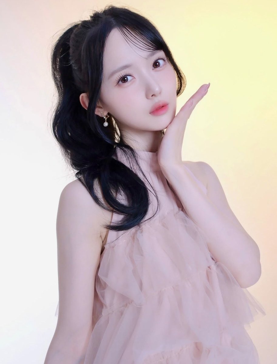 momonyan_Lea's tweet image. 透明感ハンパない❄️（なまらめんこいの歌詞笑笑）
美人すぎるんだって🎀
アップになっても素晴らしき透明感🎀
#高嶺のなでしこ #高嶺のなでしこ好きと繋がりたい #たかねこ #たかねこ好きと繋がりたい #ももなんにおくりもも