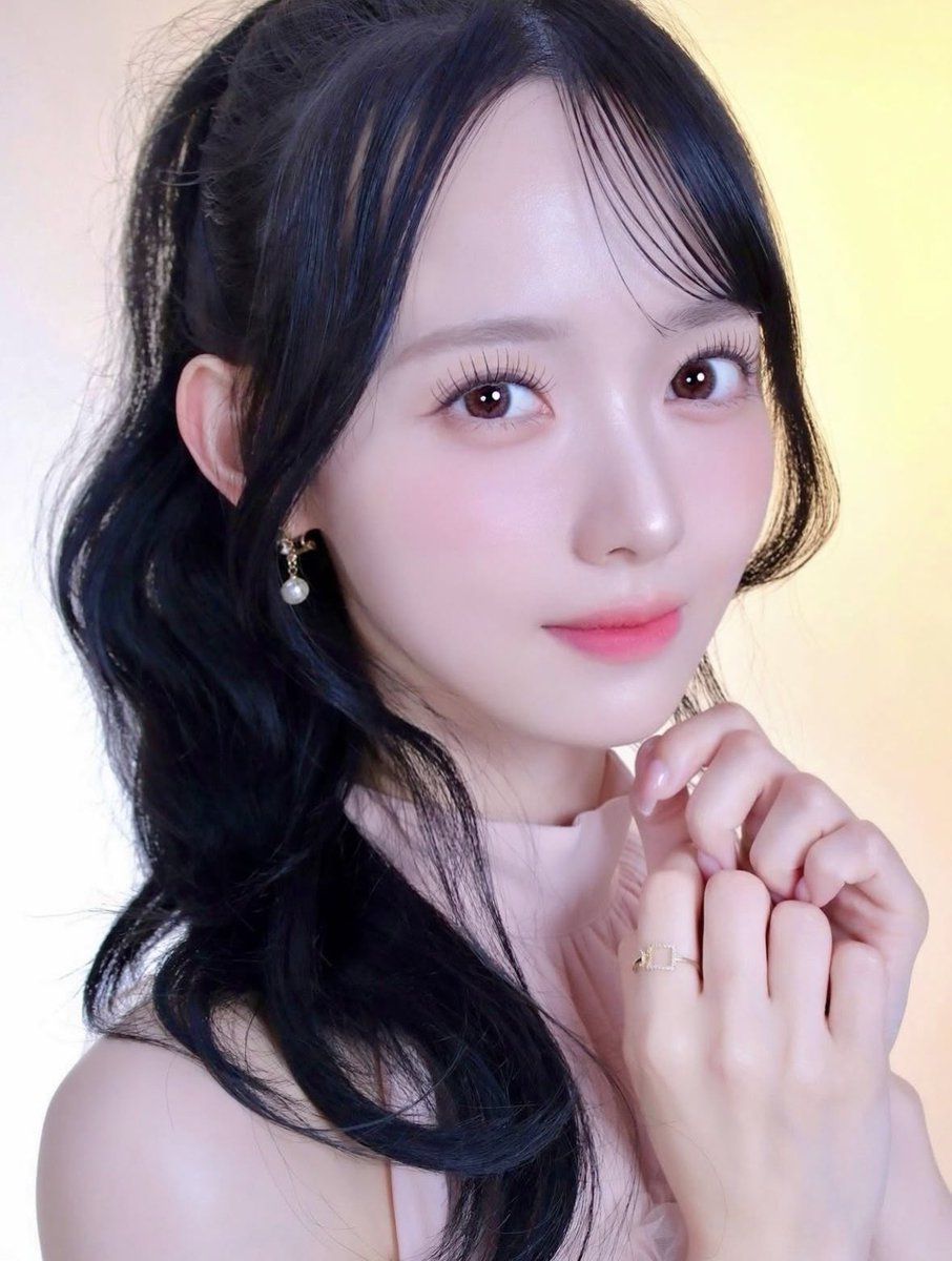 momonyan_Lea's tweet image. 透明感ハンパない❄️（なまらめんこいの歌詞笑笑）
美人すぎるんだって🎀
アップになっても素晴らしき透明感🎀
#高嶺のなでしこ #高嶺のなでしこ好きと繋がりたい #たかねこ #たかねこ好きと繋がりたい #ももなんにおくりもも