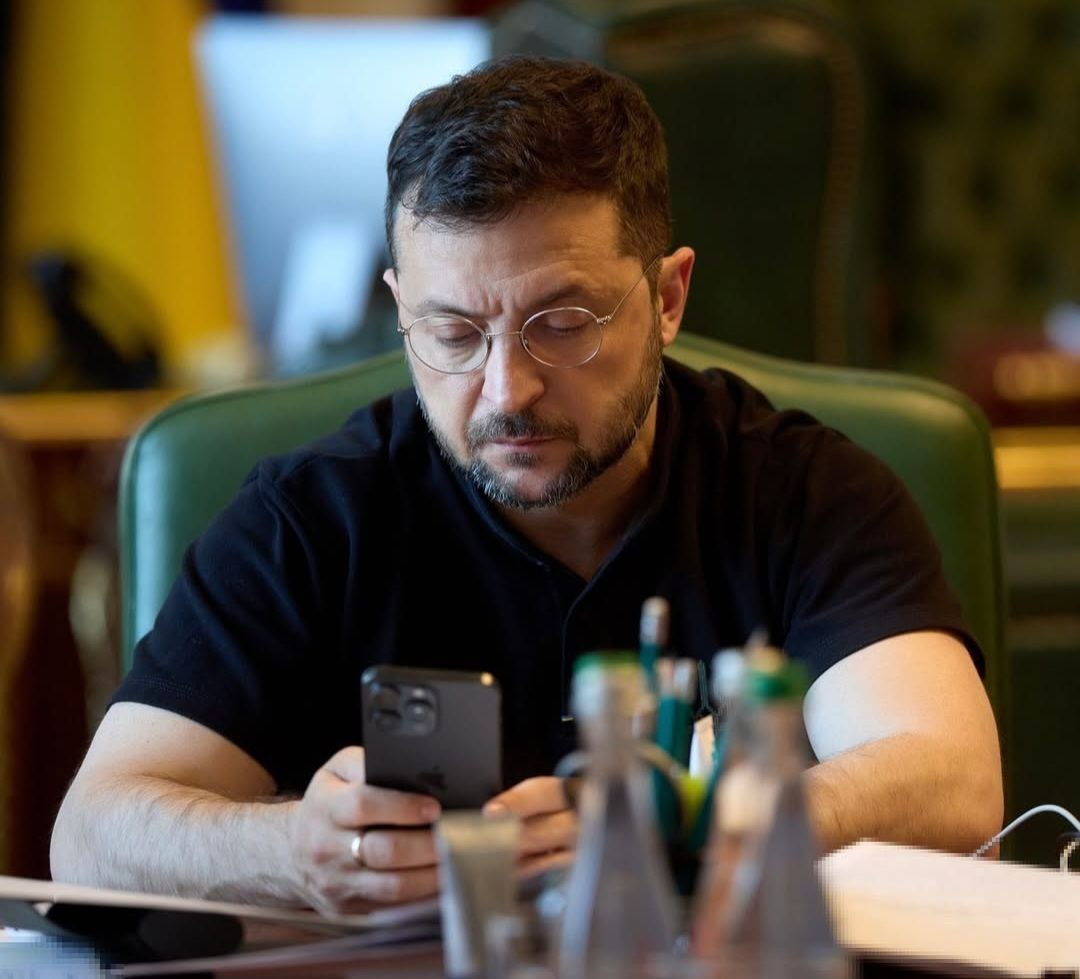 Would you support President 🇺🇦 Zelensky receiving the Nobel Peace Prize ?

YES or NO ?