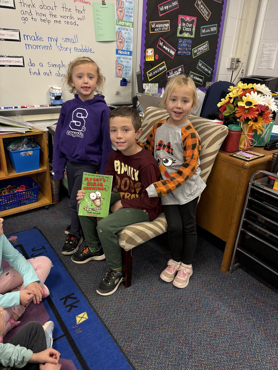 We are thankful for special guest readers! Happy Thanksgiving!🍁