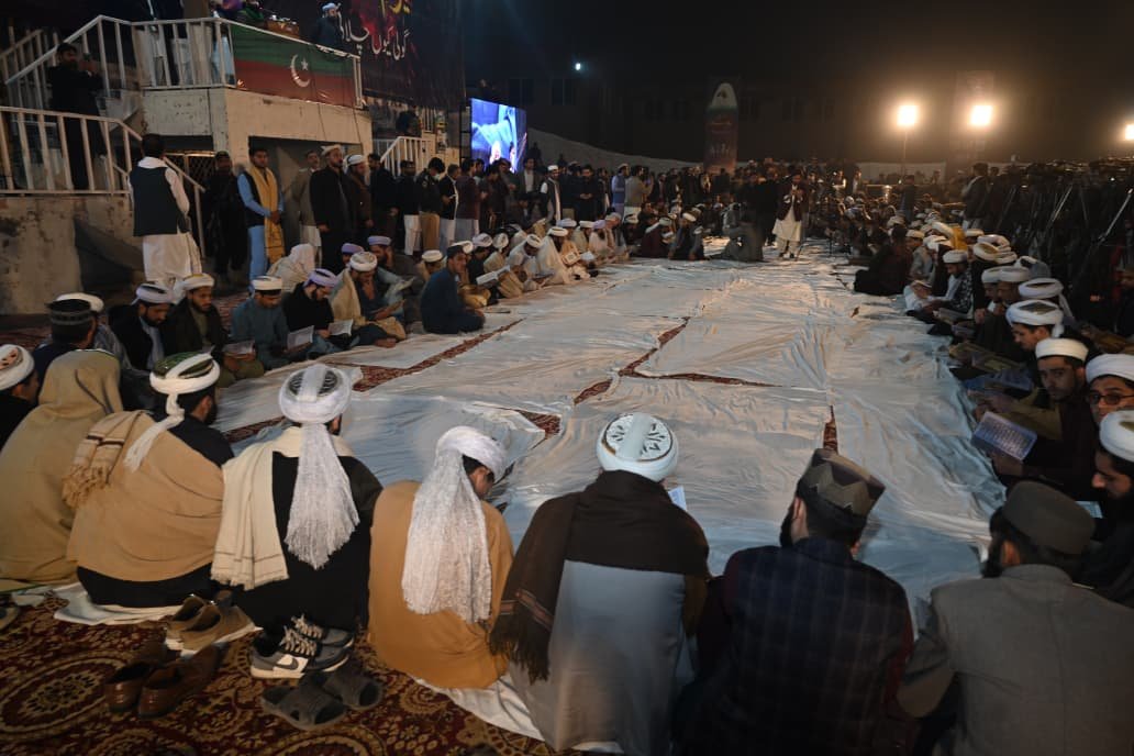 YarMKNiazi's tweet image. پاکستان تحریکِ انصاف کے شہداء، زخمی اور گرفتار کارکنان و قائدین کو خراجِ تحسین پیش کرنے کے لیے پشاور کو یومِ سیاہ کے نام سے ایک انتہائی پروقار تقریب منعقد ہوئی۔

تقریب میں علمائے کرام۔ شہداء کی فیملیز، زخمی اور گرفتار کارکنان کے علاوہ پارٹی قائدین، صوبائی وزراء، پارلیمنٹیرینز،…