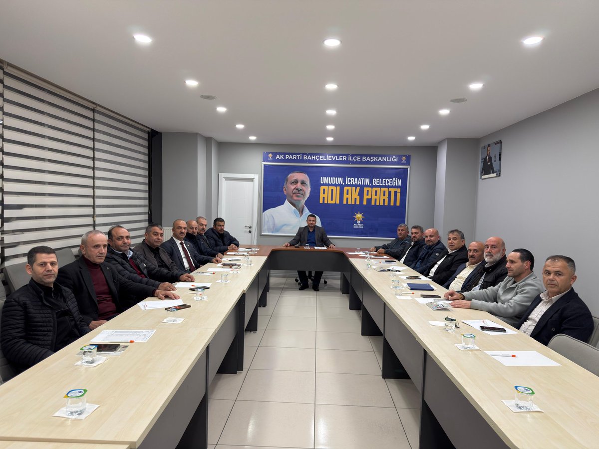 İlçe Başkanımız Sn. Emrah Parlak Başkanlığında, haftalık olağan Mahalle Başkanları toplantımızı gerçekleştirdik.

Gündeme ilişkin gelişmeleri ve mahallelerimizde yürüttüğümüz çalışmaları ele aldığımız toplantımız hayırlara vesile olsun.