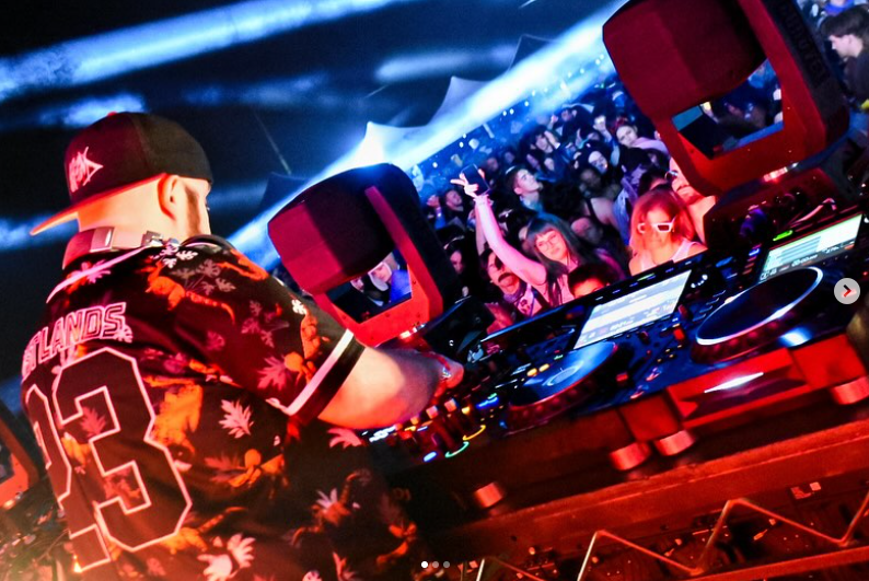 Decadence!!! We are in there, excited to be a part of such an amazing festival! First and foremost thank you all for the support and massive thank you to <a href="/RelentlessBeats/">Relentless Beats</a>  <a href="/DecadenceAZ/">Decadence Arizona</a>  and <a href="/geekbarvape/">GEEK BAR</a>  

Who’s ready to get rowdy AF and bring in the new year with some tearout!?