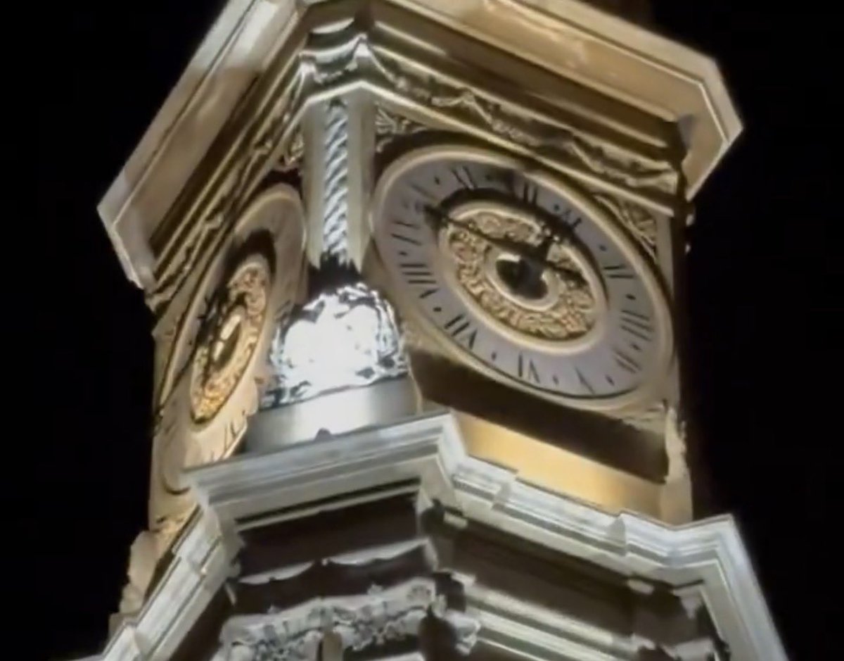 <a href="/CollectifEros/">Collectif Eros</a> À la 7eme secondes, presque 1h du matin. 

Mdr les fachelards qui sortent comme des rats la nuit. 🤡