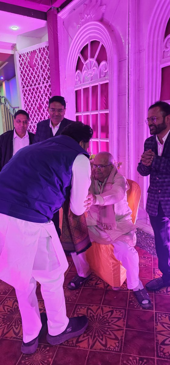 vaibhavpawarmp's tweet image. आज बरघाट नगर में प्रतिष्ठित व्यापारी श्री बाबूलाल अग्रवाल जी की सौपौत्री व श्री निखिलेश अग्रवाल जी की सुपुत्री सौ.कां जिज्ञासा क़े विवाह के पूर्व आयोजित स्नेह भोज में सम्मिलित होकर परिवार जनों को शुभकामनायें प्रेषित कीं।