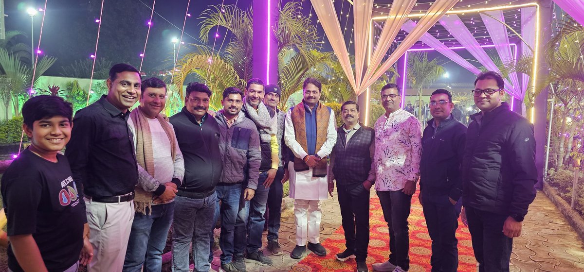 vaibhavpawarmp's tweet image. आज बरघाट नगर में प्रतिष्ठित व्यापारी श्री बाबूलाल अग्रवाल जी की सौपौत्री व श्री निखिलेश अग्रवाल जी की सुपुत्री सौ.कां जिज्ञासा क़े विवाह के पूर्व आयोजित स्नेह भोज में सम्मिलित होकर परिवार जनों को शुभकामनायें प्रेषित कीं।