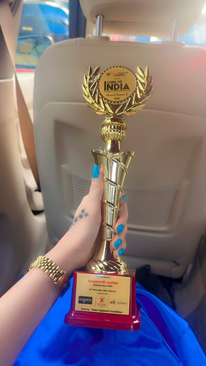 AnusmritiSarkar's tweet image. So honoured to received the award of “Icons of India” for Fashion Icon 2025 . Blessed 💕✨🧿🧿

#fashionicon #styleicon #gratitude #anusmriti #anusmritisarkar