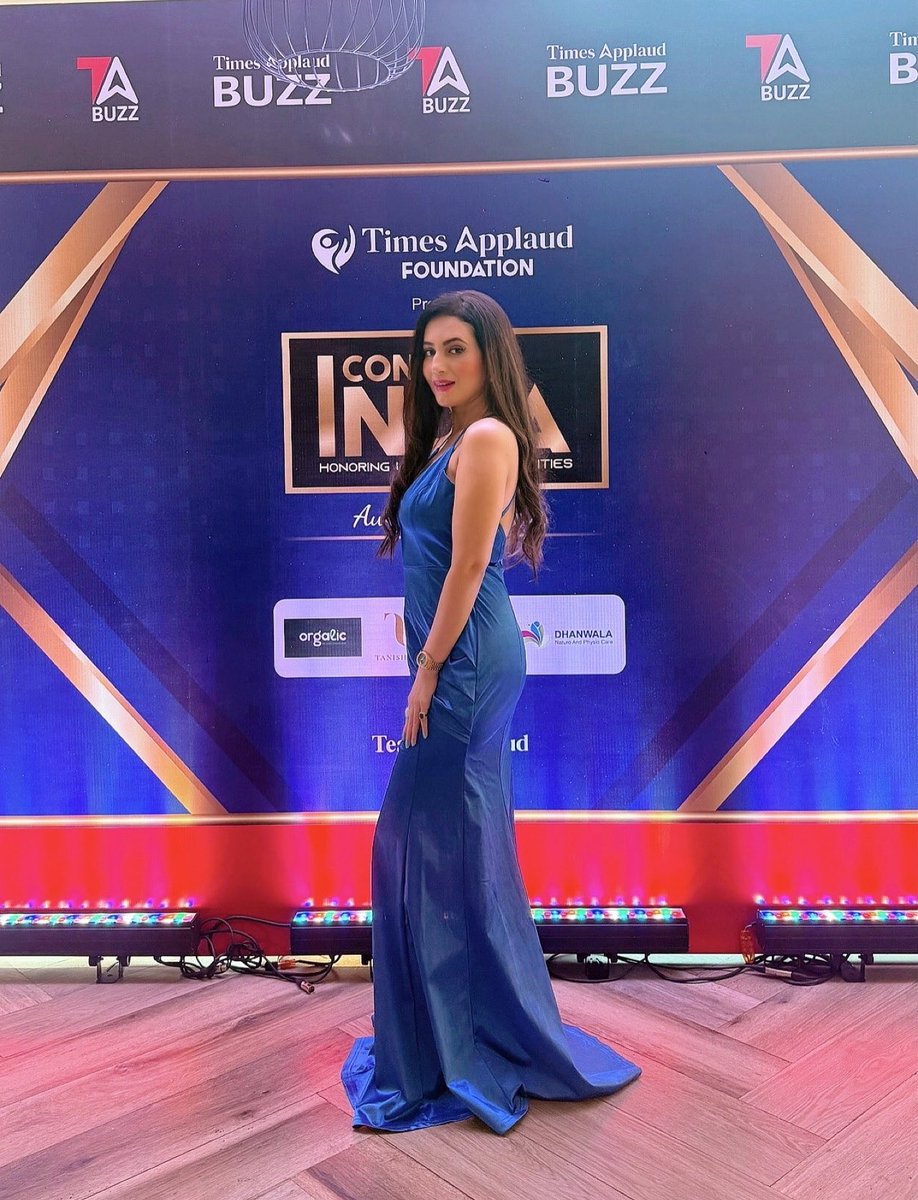 AnusmritiSarkar's tweet image. So honoured to received the award of “Icons of India” for Fashion Icon 2025 . Blessed 💕✨🧿🧿

#fashionicon #styleicon #gratitude #anusmriti #anusmritisarkar