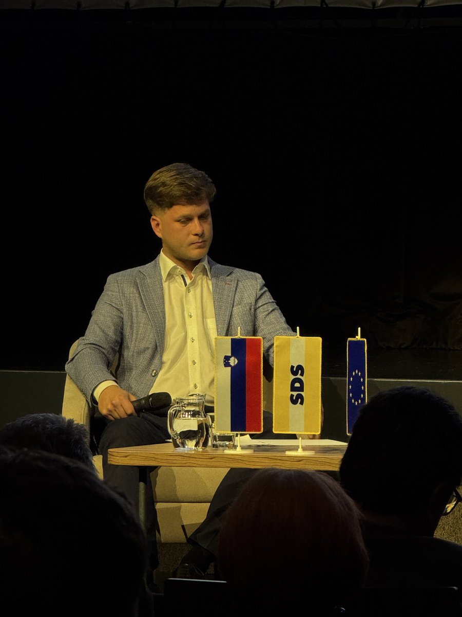 Kaj pomeni koalicija z volivci❓
<a href="/JJansaSDS/">Janez Janša</a>: Pred vsakimi volitvami se mediji ukvarjajo s tem, kdo bo po volitvah šel s kom v koalicijo. Preštevajo poslance zato, da se jemlje prostor razpravi o tistem, o čemer je treba razpravljati. O tem, kaj je treba storiti, da bomo bolje in