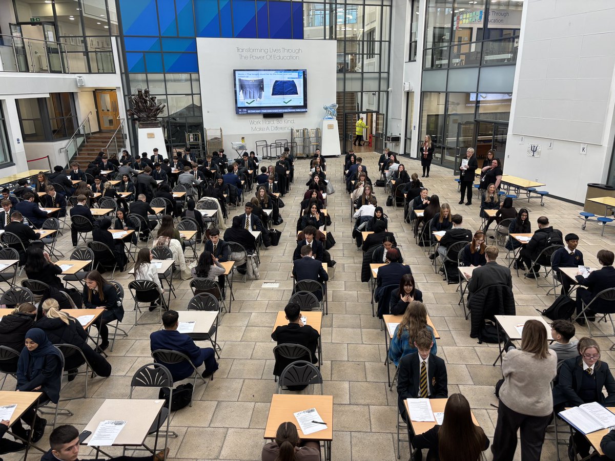 NorthChadderton's tweet image. A fantastic day of Year 11 mock interviews! 🌟 Huge well-done to our incredible Sixth Formers who led the sessions with professionalism and care. Proud of the important conversations taking place as our students get ready for their college interviews. #FutureReady #Proud