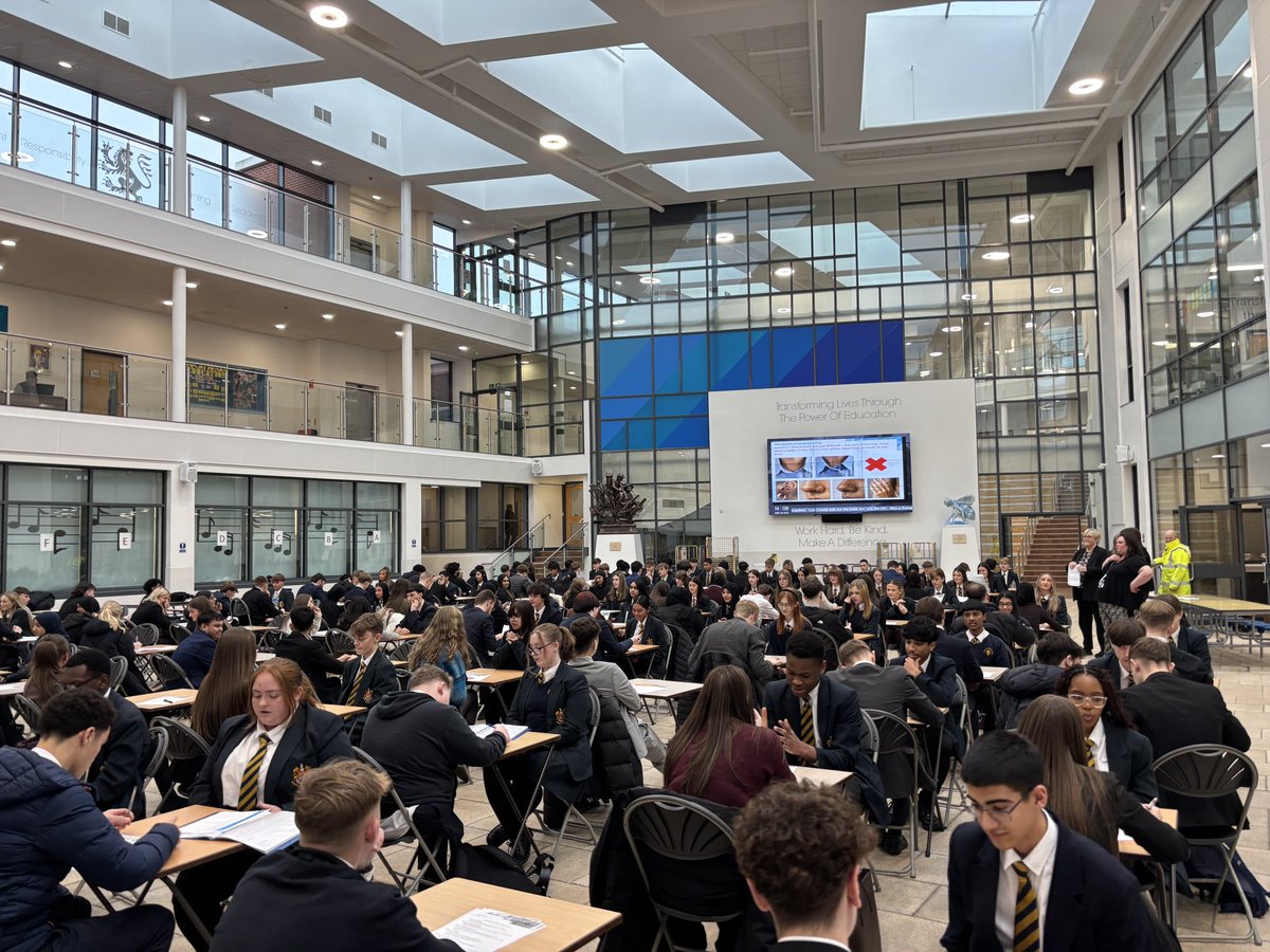 NorthChadderton's tweet image. A fantastic day of Year 11 mock interviews! 🌟 Huge well-done to our incredible Sixth Formers who led the sessions with professionalism and care. Proud of the important conversations taking place as our students get ready for their college interviews. #FutureReady #Proud