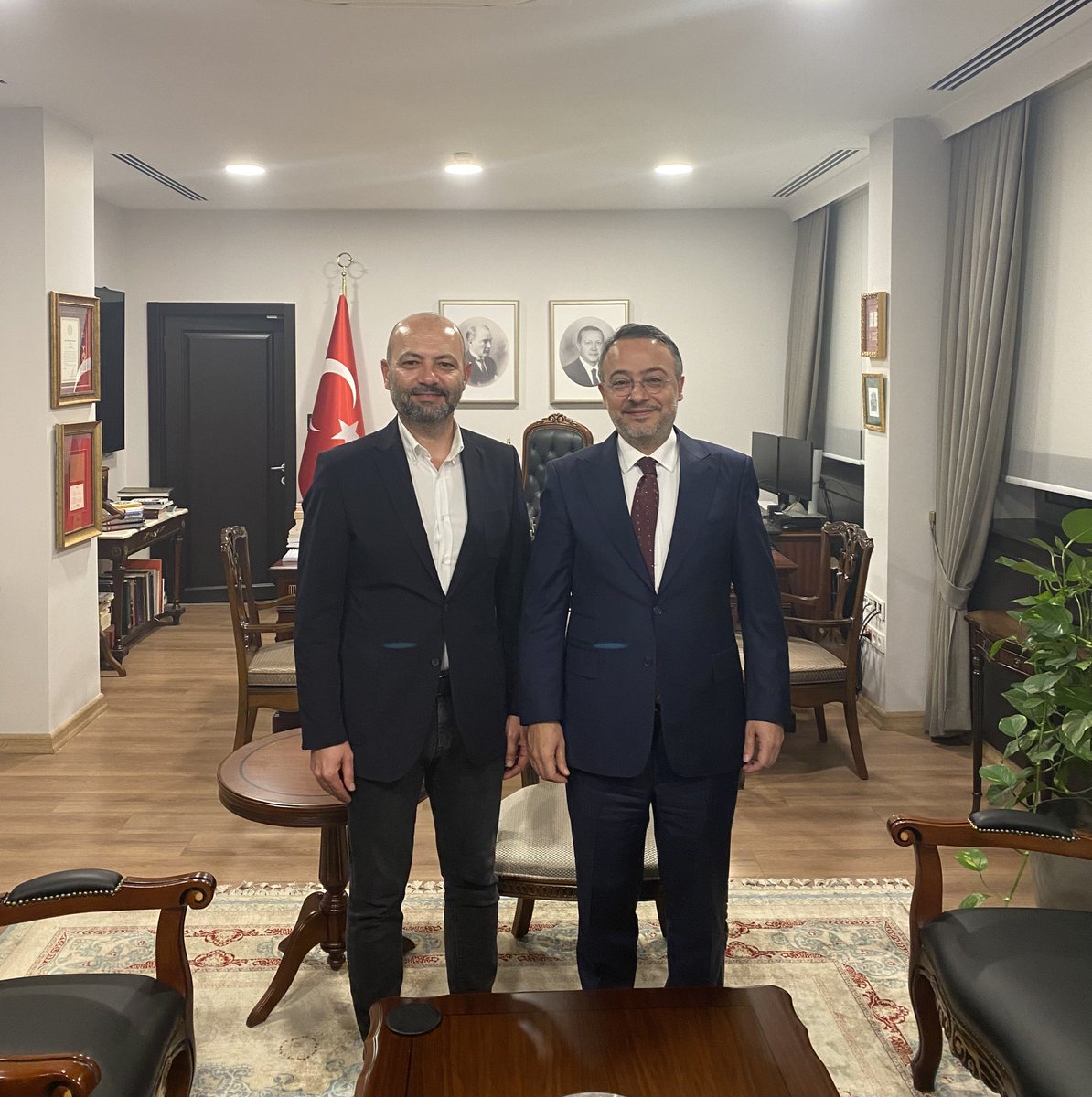 📍T.C. Dışişleri Bakanlığı

Suriye Arap Cumhuriyeti nezdinde Türkiye Cumhuriyeti Büyükelçisi olarak görevlendirilen, Dışişleri Bakan Yardımcımız Sayın <a href="/nuhyilmaz/">Nuh Yılmaz</a>’a hüsnü kabulleri için çok teşekkür ediyorum.

Yeni görevinin iki ülke için hayırlı olmasını diliyorum.

Allah