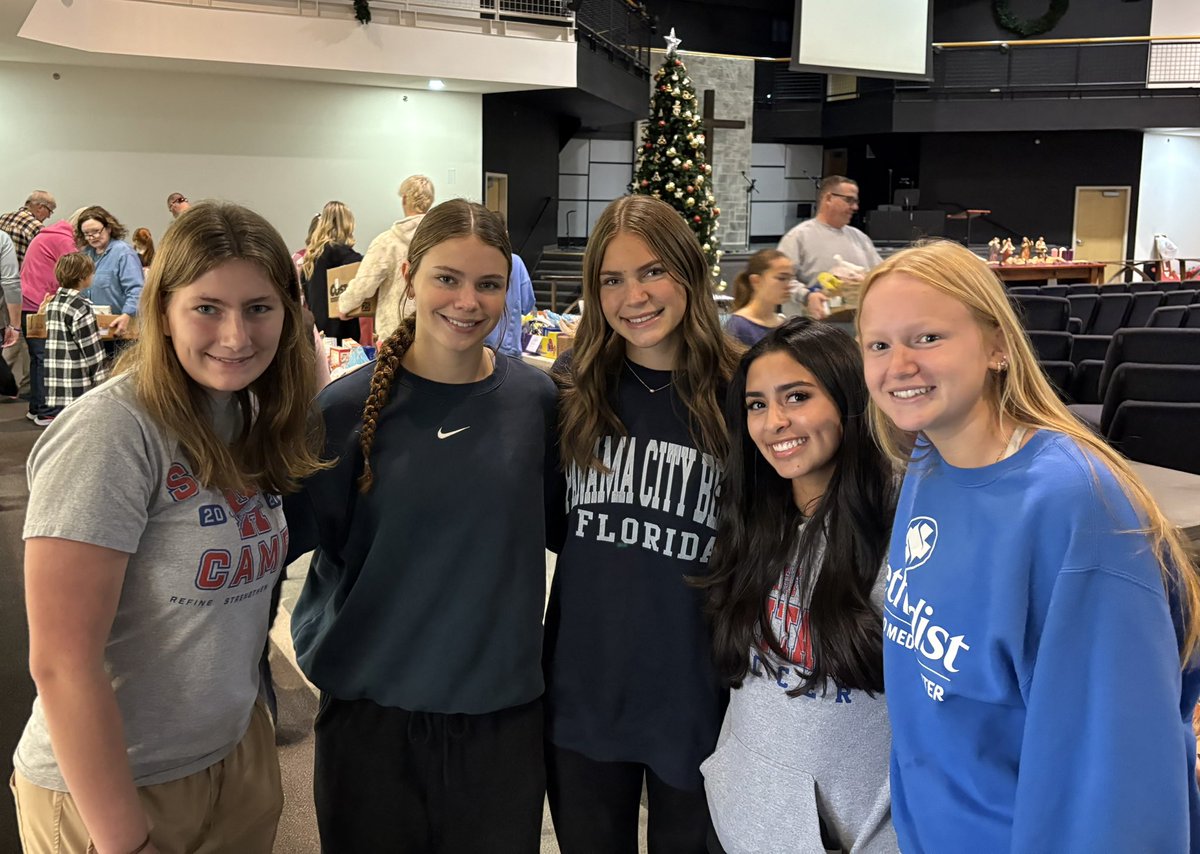 Jagsoccergirls's tweet image. Helping to feed community families at Thanksgiving!🫶
❤️⚽️💙
@MidloHeritage