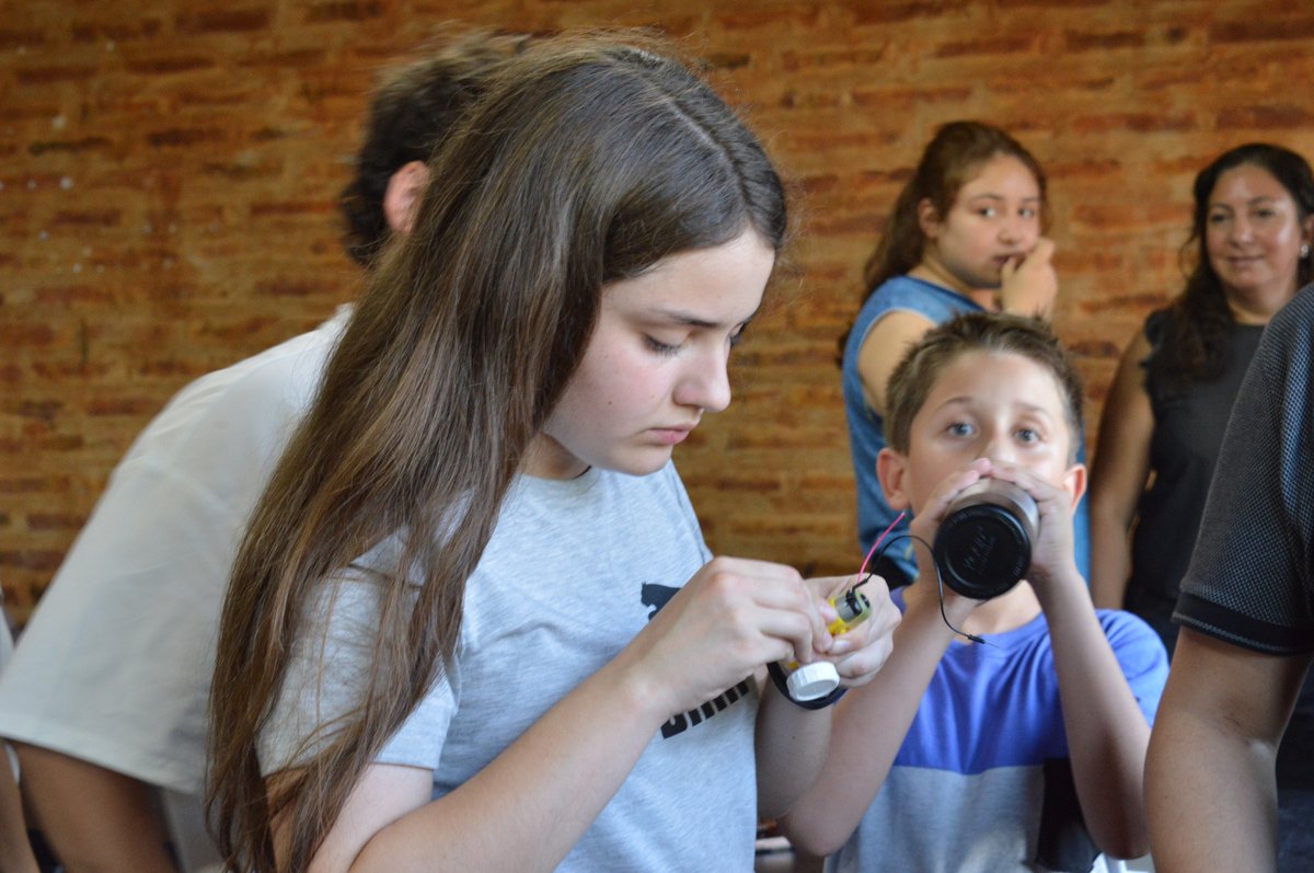Cerramos el año de nuestro Trayecto de Tecnología y Programación Creativa. Nuestros jóvenes estudiantes mostraron un proyecto de robótica