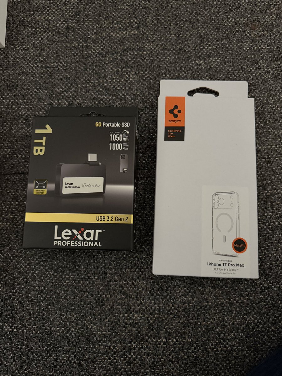 Nun ist auch das erste Zubehör fürs neue Telefon eingetroffen. Der Rest kommt morgen oder Freitag 😁