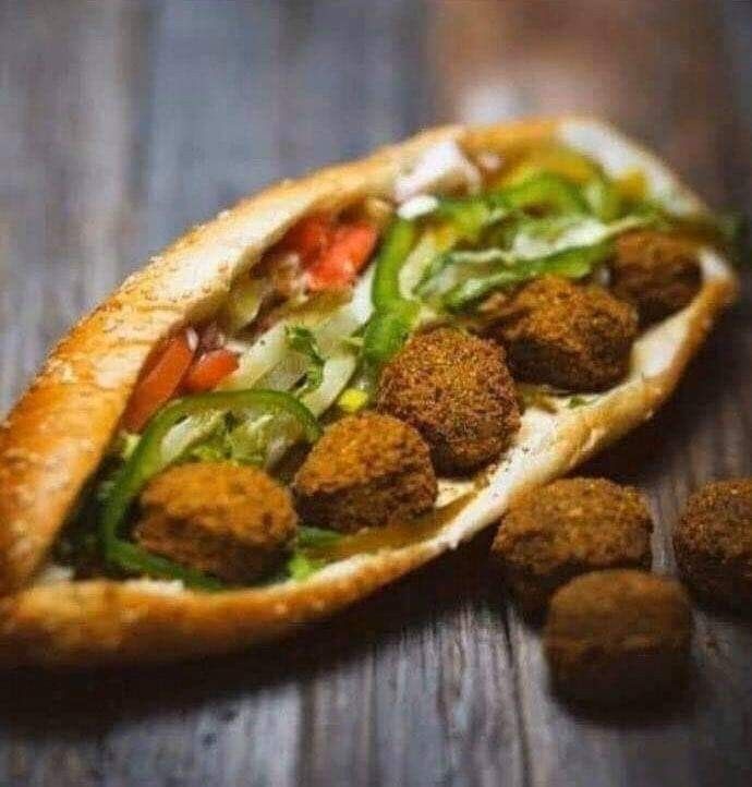 غمض عيونك وأكتب "فـلافـل"
بدون غش خلونا نضحك شوي 😂