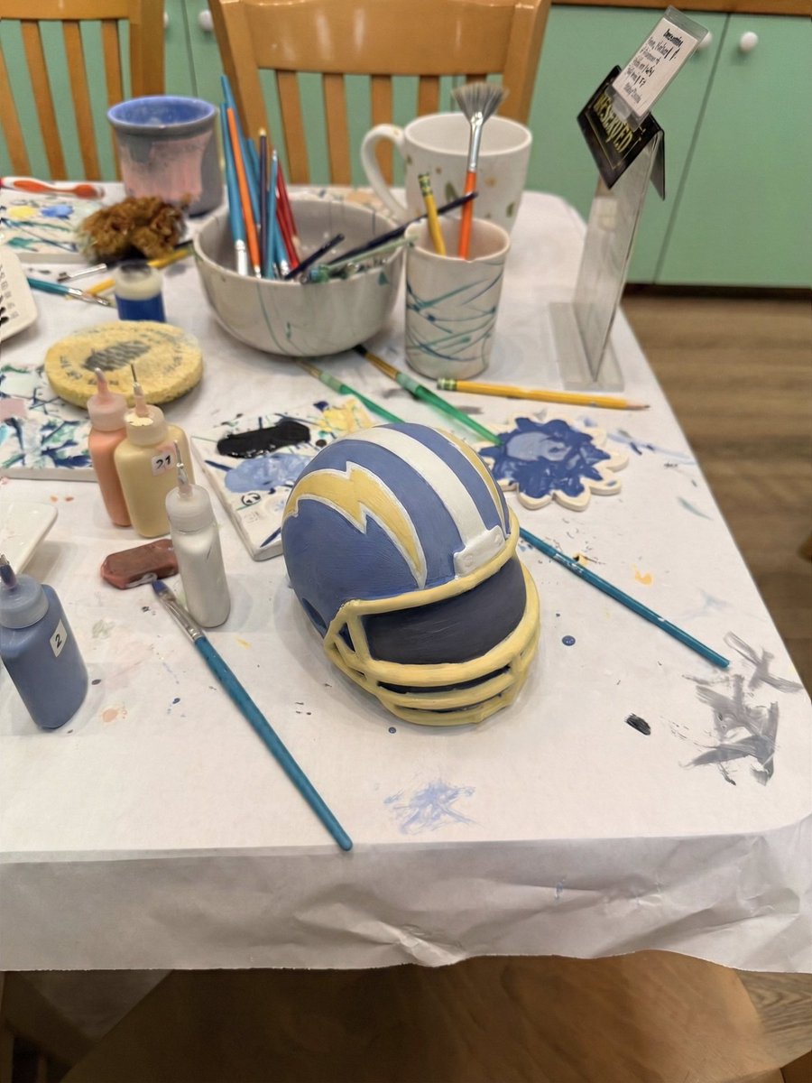 MerrianneDo's tweet image. They said it turns Dark Navy after the kiln 🤞 Well, let's turn on the fire!!! 🔥  #BoltUp  See you at the game this weekend! #NavyWeek #ChargersvsRaiders