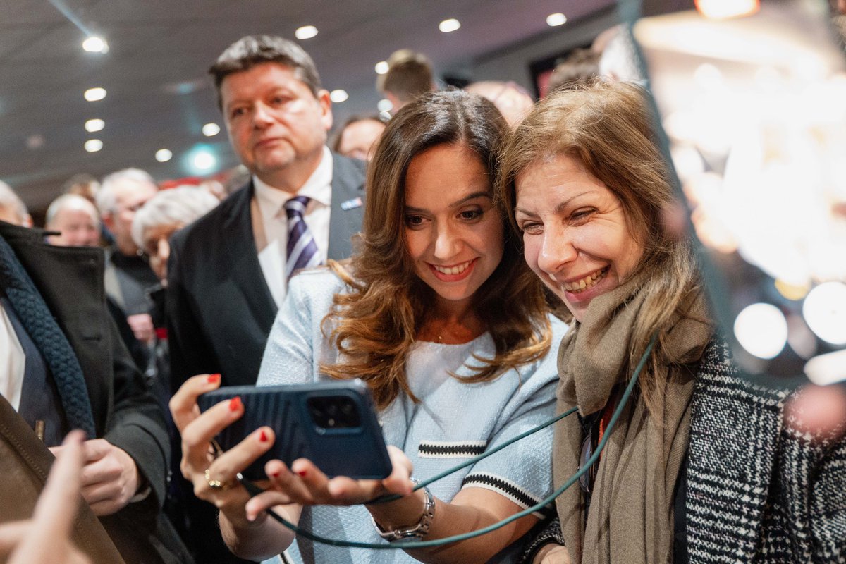 knafo_sarah's tweet image. « Vous nous avez redonné de l'espoir ! »est la plus belle chose que vous m'ayez dite.

Je suis heureuse de vous avoir rencontrés au Dôme de Paris.

🇫🇷Merci au JDD pour cette très belle soirée !