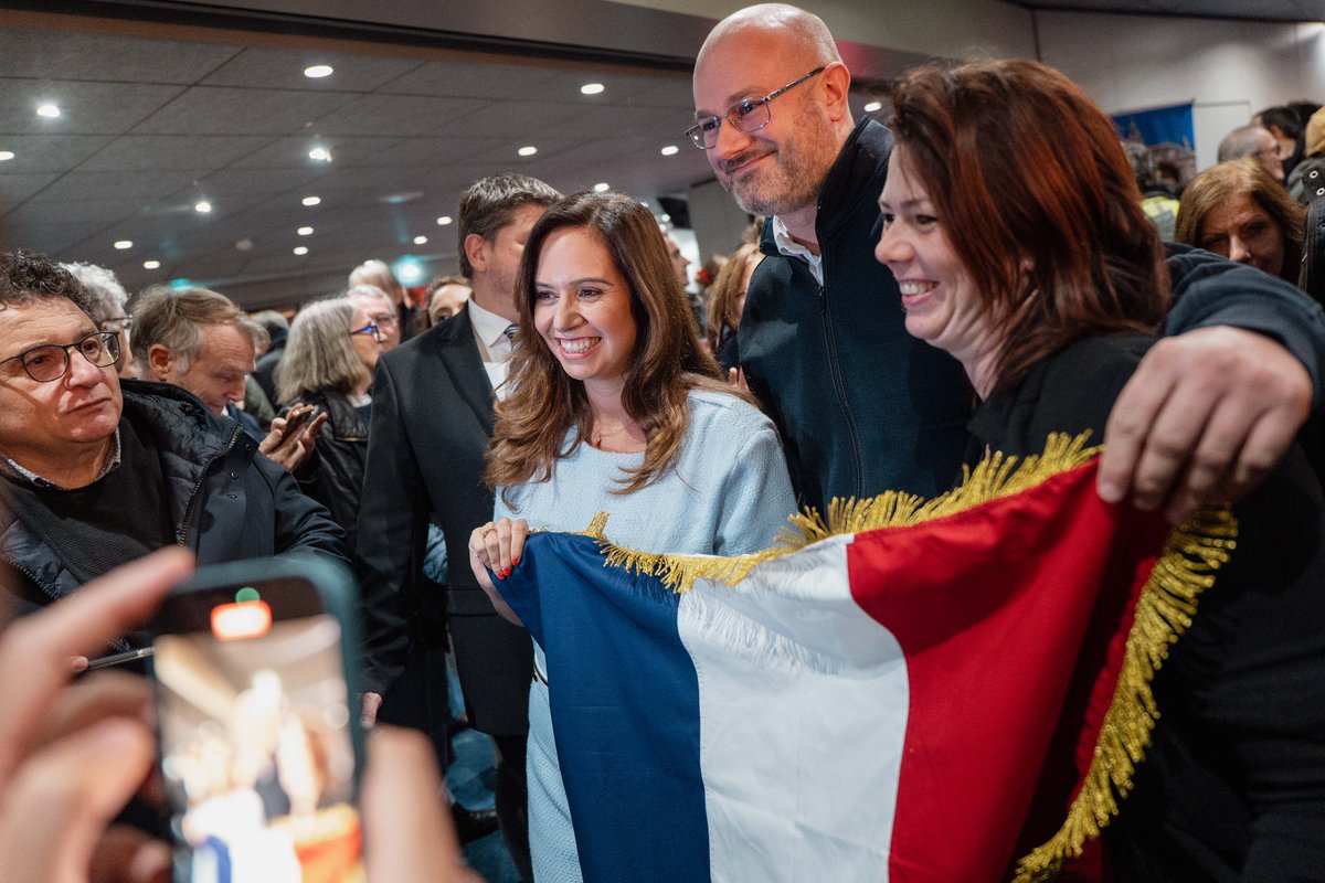 knafo_sarah's tweet image. « Vous nous avez redonné de l'espoir ! »est la plus belle chose que vous m'ayez dite.

Je suis heureuse de vous avoir rencontrés au Dôme de Paris.

🇫🇷Merci au JDD pour cette très belle soirée !