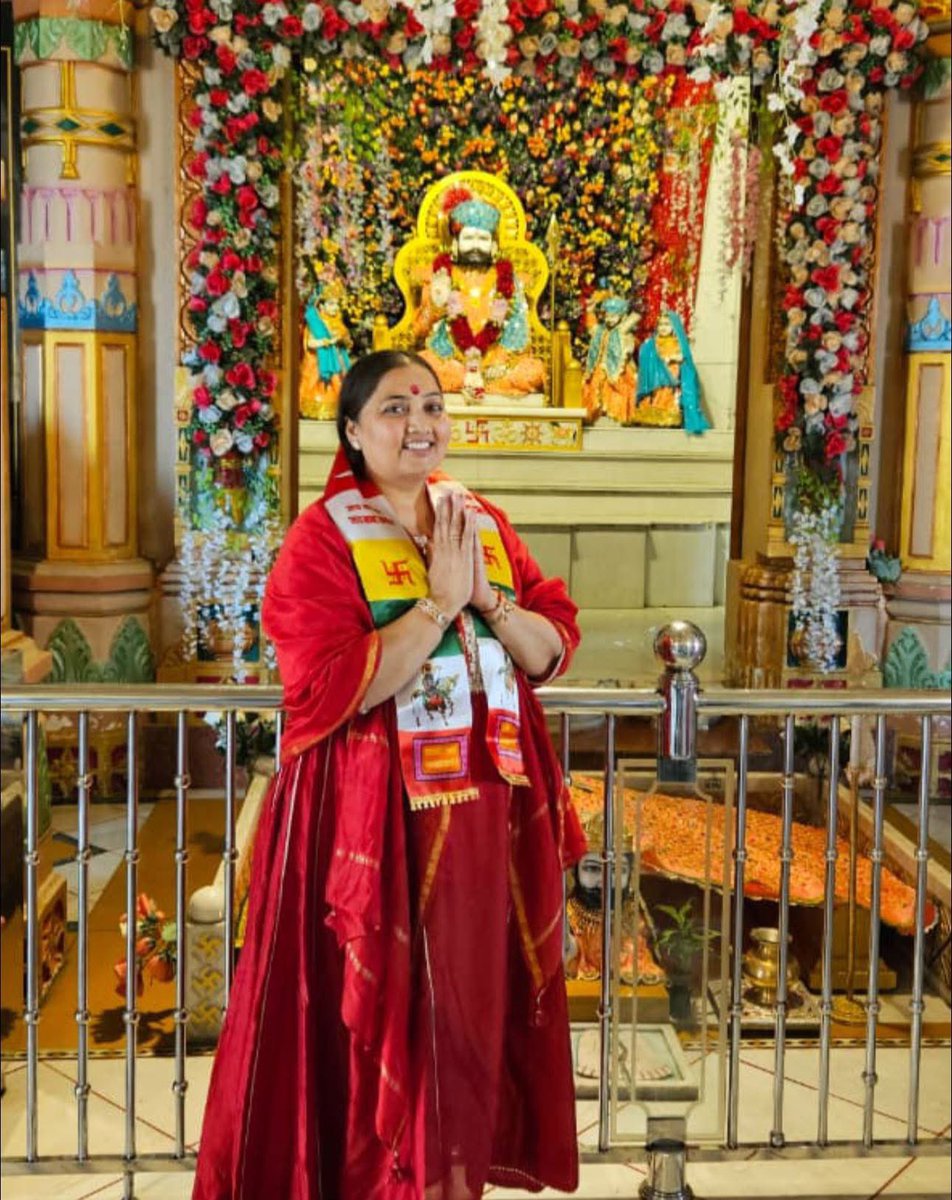 BhanubenMLA's tweet image. લોધિકા તાલુકાના હરિપર પાળ ગામે શ્રી રામદેવજી મહારાજ ના મંદિરે હવન યજ્ઞ માં ઉપસ્થિત રહી પુજા અર્ચના કરવાનું સૌભાગ્ય પ્રાપ્ત થયું.