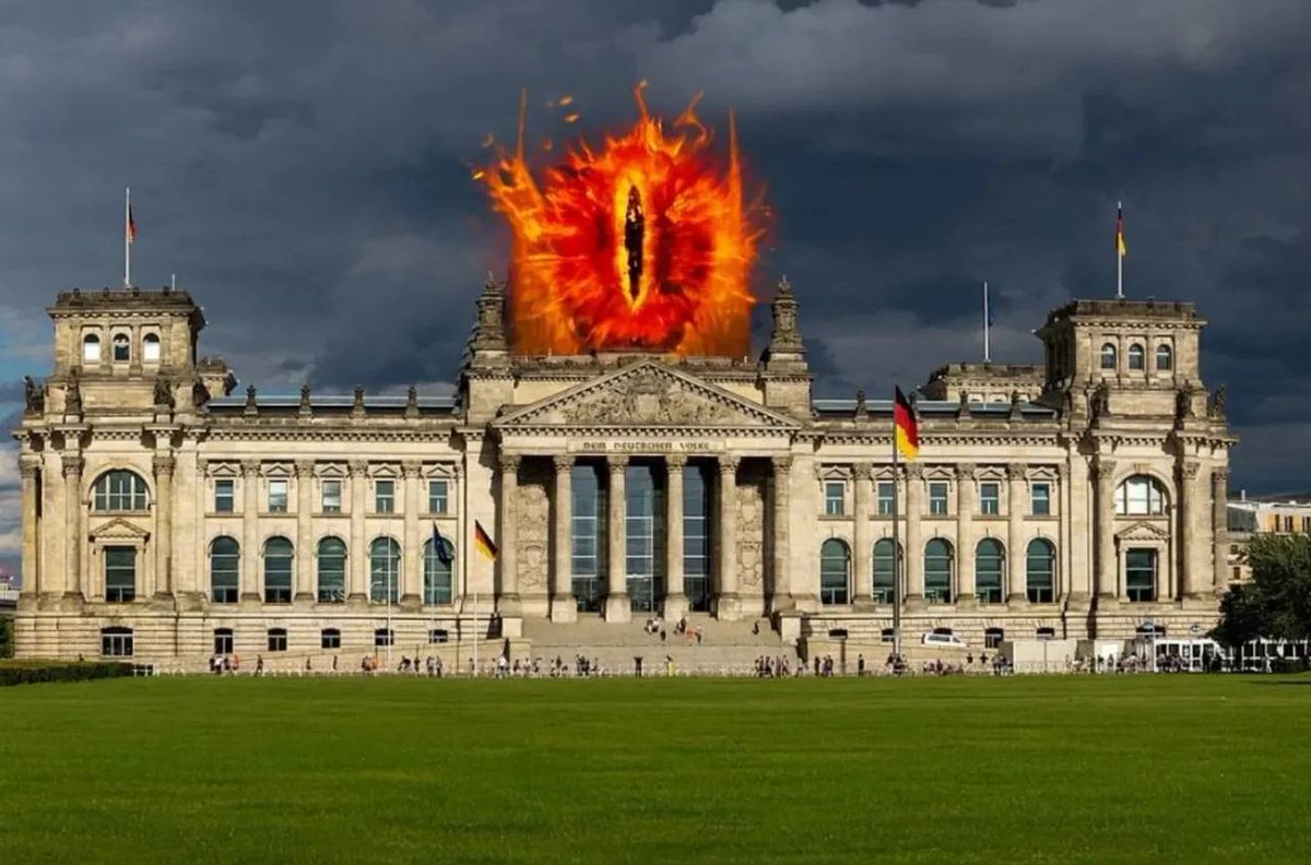 Selbst wenn die Abwesenheit einer Regierung tatsächlich Anarchie im negativen, chaotischen Sinne bedeuten würde (was keineswegs der Fall ist), könnte es nicht schlimmer sein als die Lage, in die die Regierung die Menschheit geführt hat.

– Leo Tolstoi