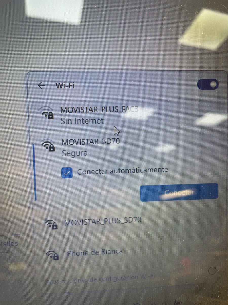 Ya empezamos, biblioteca llena = no hay Internet. Por cierto, Olivares nos acaba de dar un adelantón con la nueva sala de estudios de 7 a 23h con la única necesidad de una tarjeta electrónica. <a href="/AytoSalteras/">Ayto. Salteras</a>