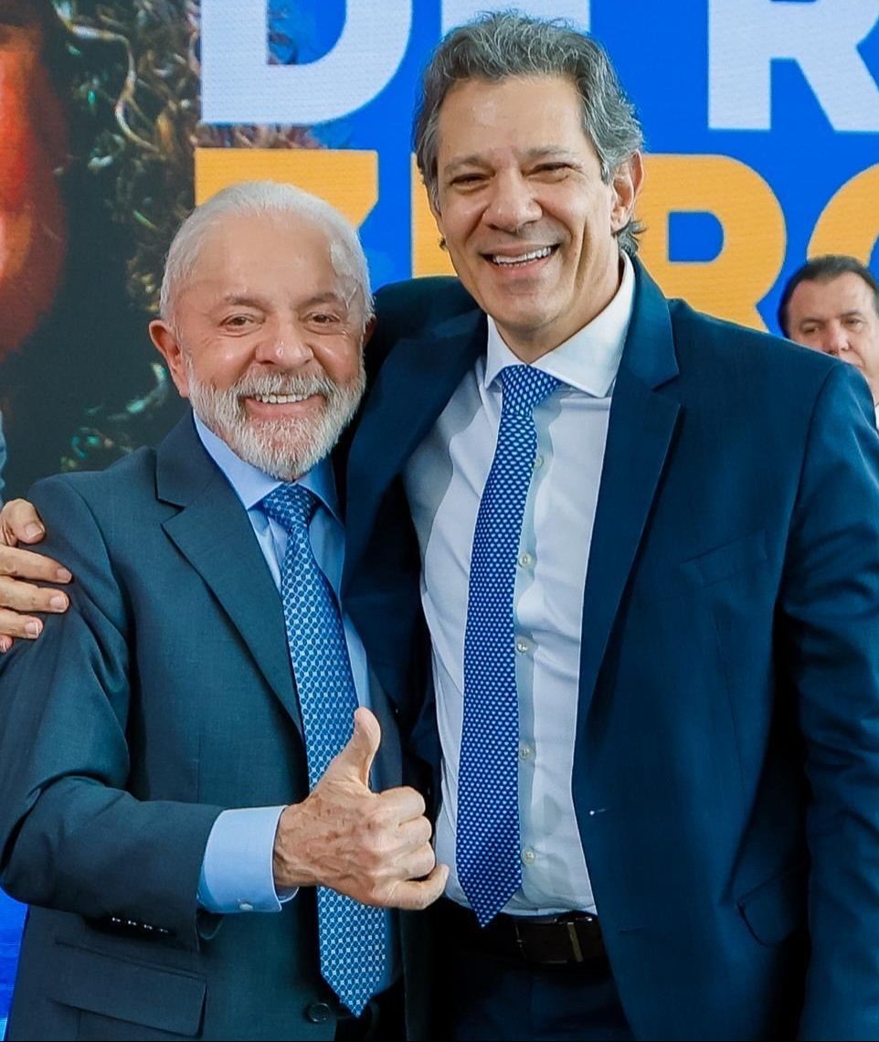 O BRASIL NO RUMO CERTO 
LULA E HADDAD OS CRAQUES DO JOGO