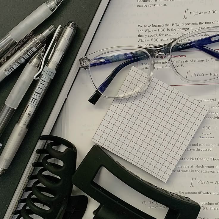 psicnick's tweet image. como eu estudava para escola no terceirão enquanto conciliava com trabalho, escola e estudo para o ENEM — a thread ★

#studytt #studytwt #studytwtbr #studybr