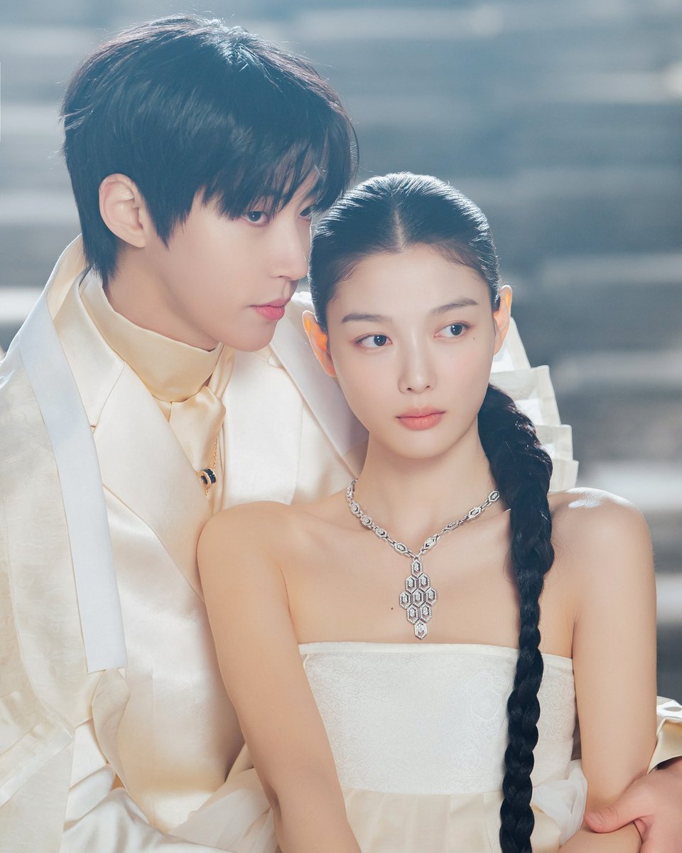 허인강 목에 결혼반지 아녀?