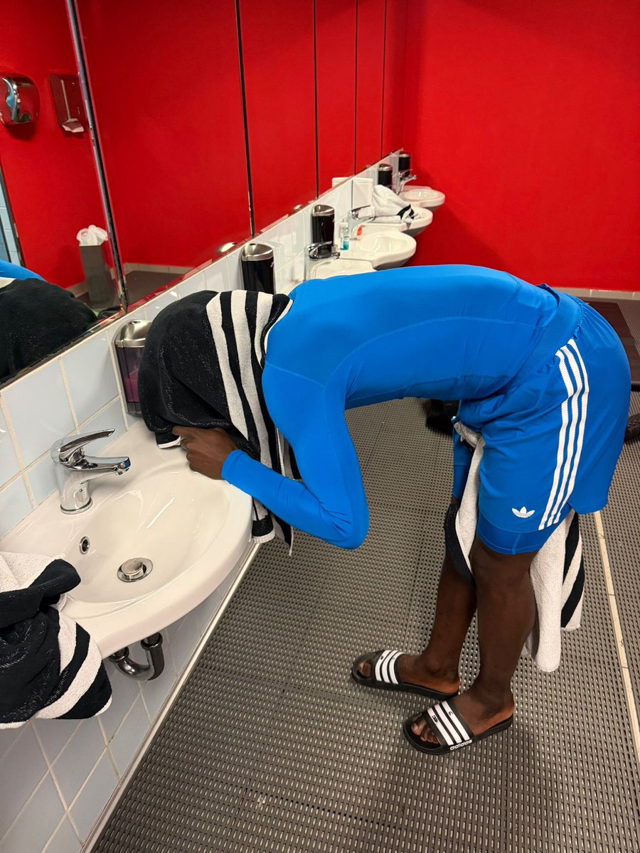 theMadridZone's tweet image. Eduardo Camavinga dealing with illness 🤧